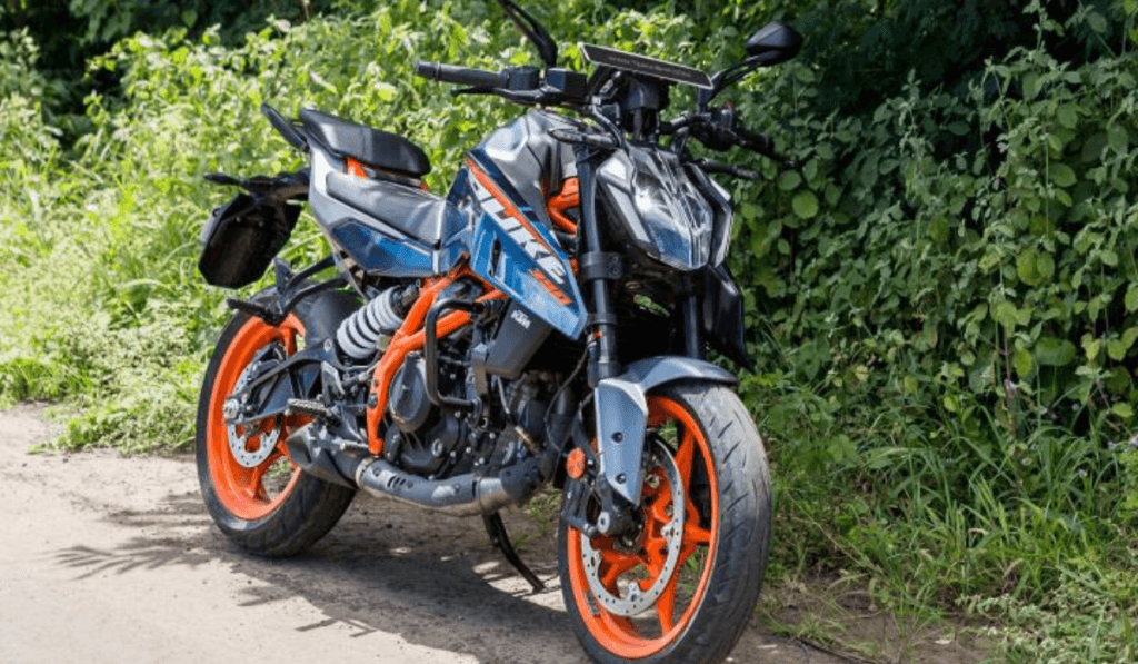 Duke 390